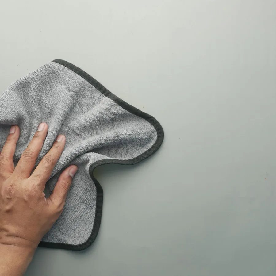 Chiffon microfibre sur une surface