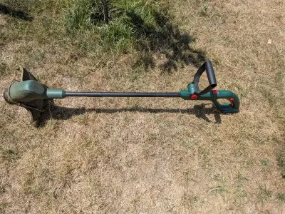 Coupe-bordures sans fil Bosch EasyGrassCut 18V-26, photo prise par Marwane