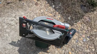 Scie circulaire sans fil Bosch UniversalCirc 18V-53, photo 2 prise par Marwane