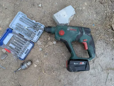 Marteau perforateur sans fil Bosch UniversalHammer 18V (SDS Plus), photo prise par Marwane