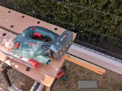 Scie sauteuse sans fil Bosch UniversalSaw 18V-100, photo prise par Marwane