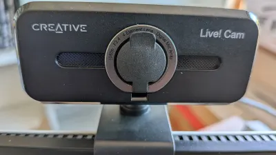 Creative Live! Cam Sync 1080p V2 (webcam USB grand angle, cache de confidentialité), photo 4 prise par Marwane