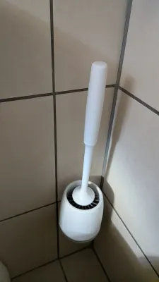 Brosse WC en silicone EWEIMA (support mural), photo prise par Marwane