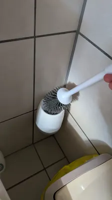 Brosse WC en silicone EWEIMA (support mural), photo 2 prise par Marwane
