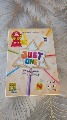 Just One, jeu coopératif de devinettes (Asmodee), photo prise par Marwane