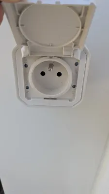 Prise étanche Legrand Plexo IP55, photo 2 prise par Marwane