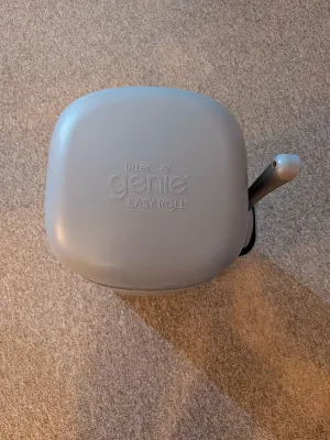 Litter Genie Platinum, poubelle à litière pour chat, photo prise par Marwane