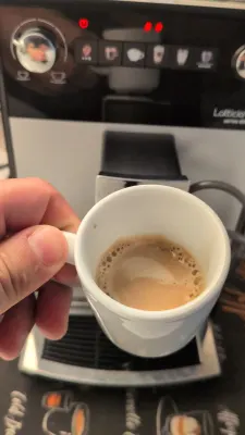 Melitta Latticia One Touch (machine à café à grain, F300-100), photo prise par Marwane