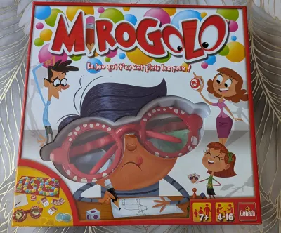 Mirogolo, jeu de dessin avec lunettes déformantes (Goliath), photo prise par Marwane