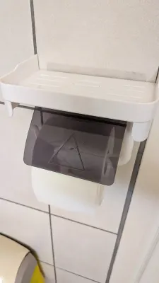 Porte-papier toilette avec étagère (fixation 3M sans perçage), photo prise par Marwane