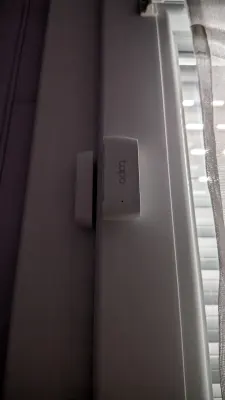 Détecteur d'ouverture connecté Tapo T110, photo prise par Marwane