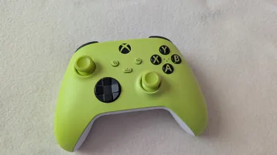 Manette Xbox sans fil (Velocity Green), photo prise par Marwane