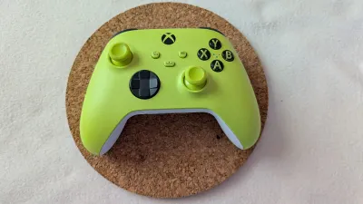 Manette Xbox sans fil (Velocity Green), photo 2 prise par Marwane