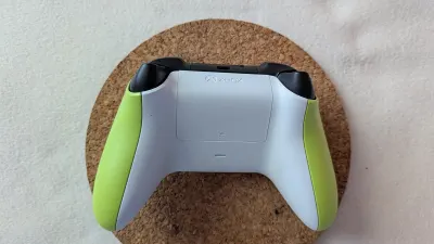 Manette Xbox sans fil (Velocity Green), photo 3 prise par Marwane