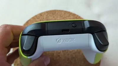 Manette Xbox sans fil (Velocity Green), photo 4 prise par Marwane