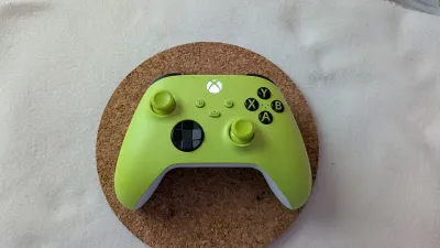 Manette Xbox sans fil (Velocity Green), photo 5 prise par Marwane