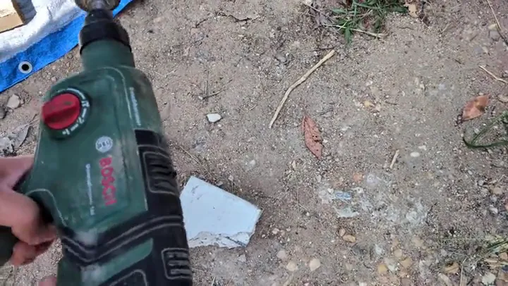 Marteau perforateur sans fil Bosch UniversalHammer 18V (SDS Plus), vidéo 1 filmée par Marwane