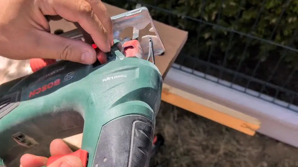 Scie sauteuse sans fil Bosch UniversalSaw 18V-100, vidéo 1 filmée par Marwane