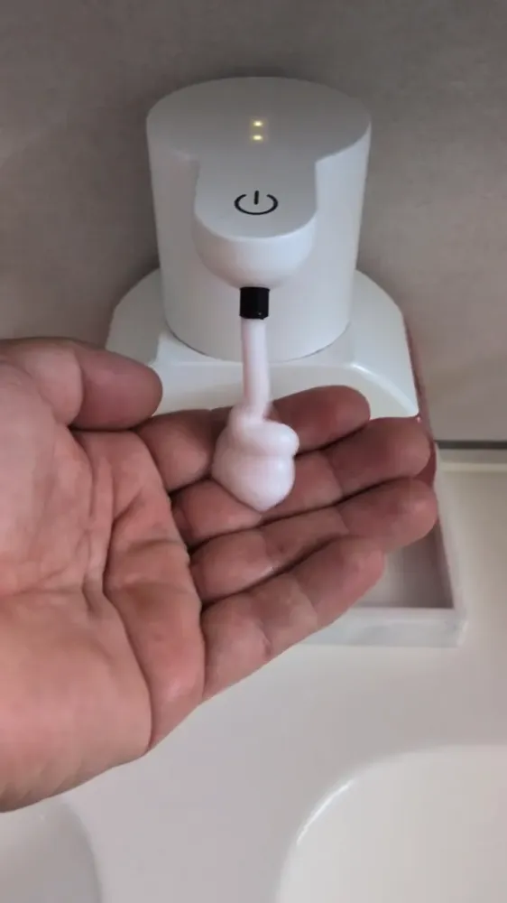Distributeur de savon automatique 420 ml (mousse, USB-C), vidéo 1 filmée par Marwane