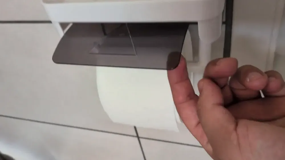 Porte-papier toilette avec étagère (fixation 3M sans perçage), vidéo 1 filmée par Marwane