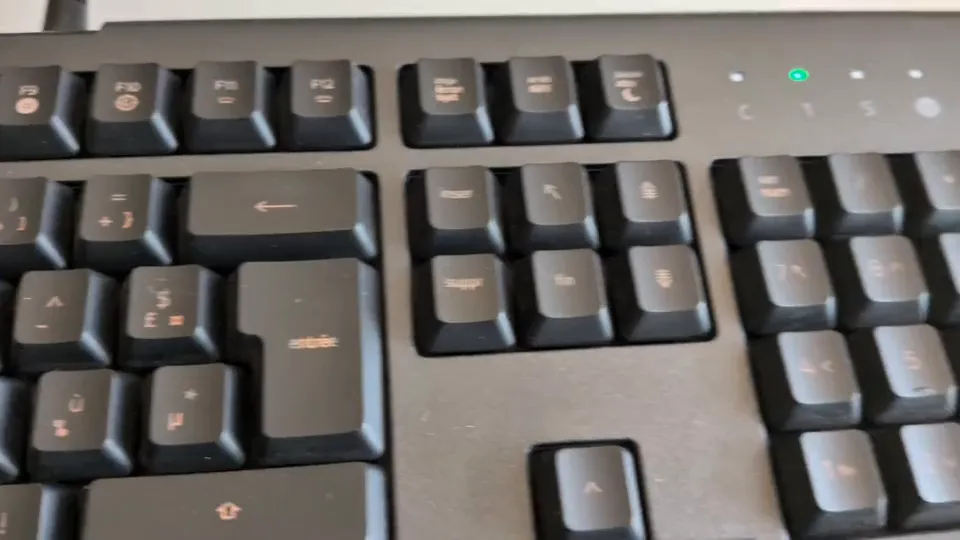 Razer Cynosa Lite (clavier gamer AZERTY, Chroma RGB, filaire), vidéo 1 filmée par Marwane