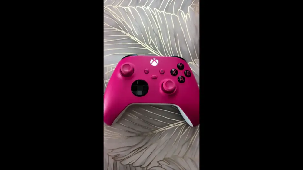 Manette Xbox sans fil (Deep Pink), vidéo 1 filmée par Marwane