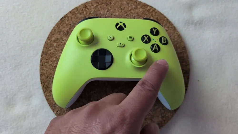 Manette Xbox sans fil (Velocity Green), vidéo 1 filmée par Marwane