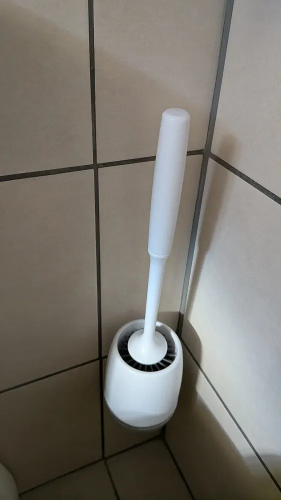 Brosse WC en silicone EWEIMA (support mural), photo 1 prise par Marwane