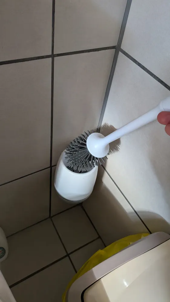 Brosse WC en silicone EWEIMA (support mural), photo 2 prise par Marwane