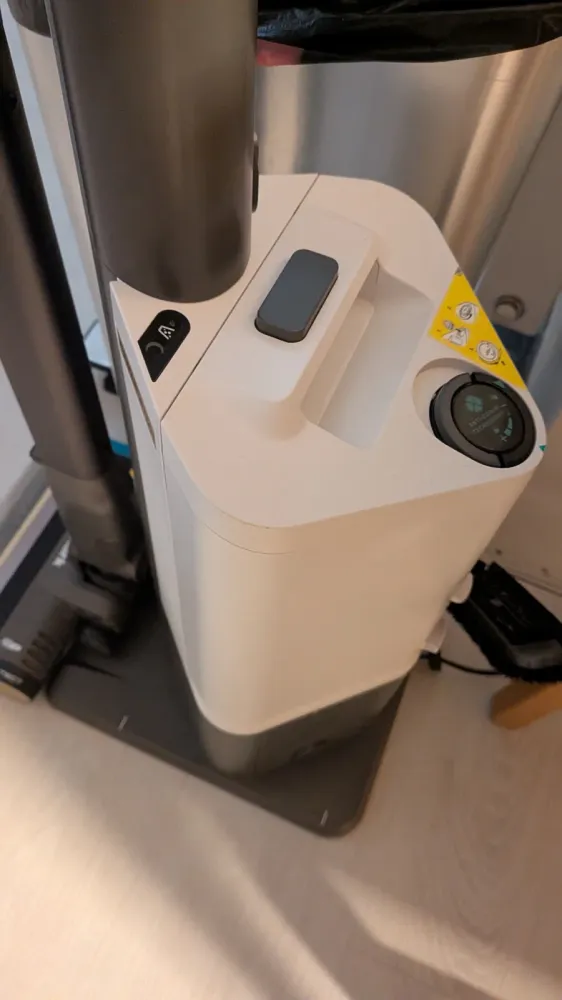 Aspirateur balai Shark PowerDetect Clean & Empty, photo 2 prise par Marwane