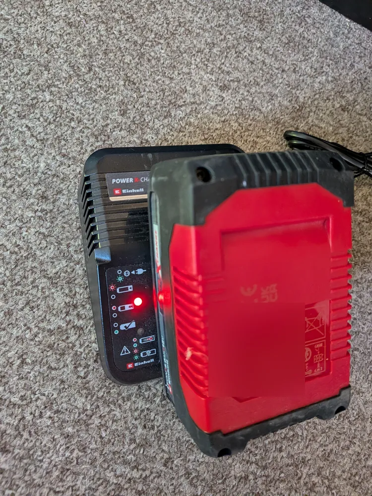 Einhell Starter Kit Power X-Change 4,0 Ah (batterie + chargeur), photo 1 prise par Marwane