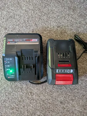 Einhell Starter Kit Power X-Change 4,0 Ah (batterie + chargeur), photo 2 prise par Marwane