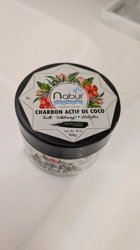 Poudre de charbon actif de coco pour dents (menthe), photo 1 prise par Marwane