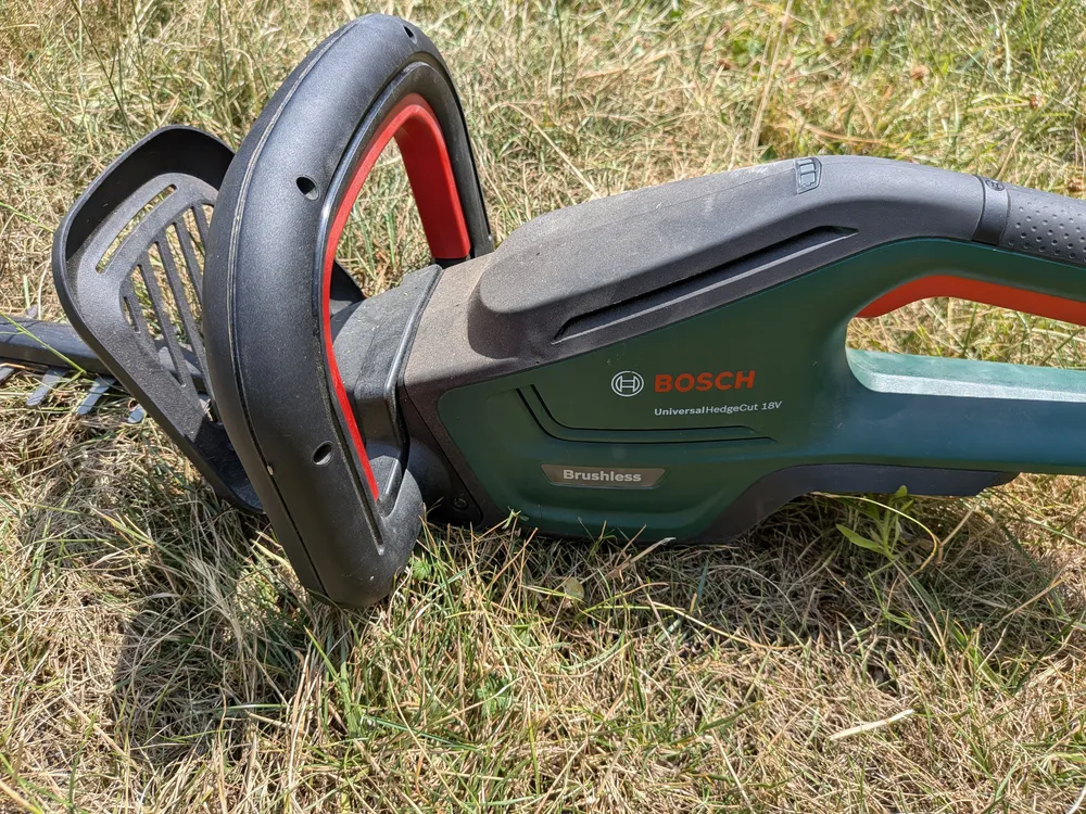 Taille-haies sans fil Bosch UniversalHedgeCut 18V-50, photo 2 prise par Marwane