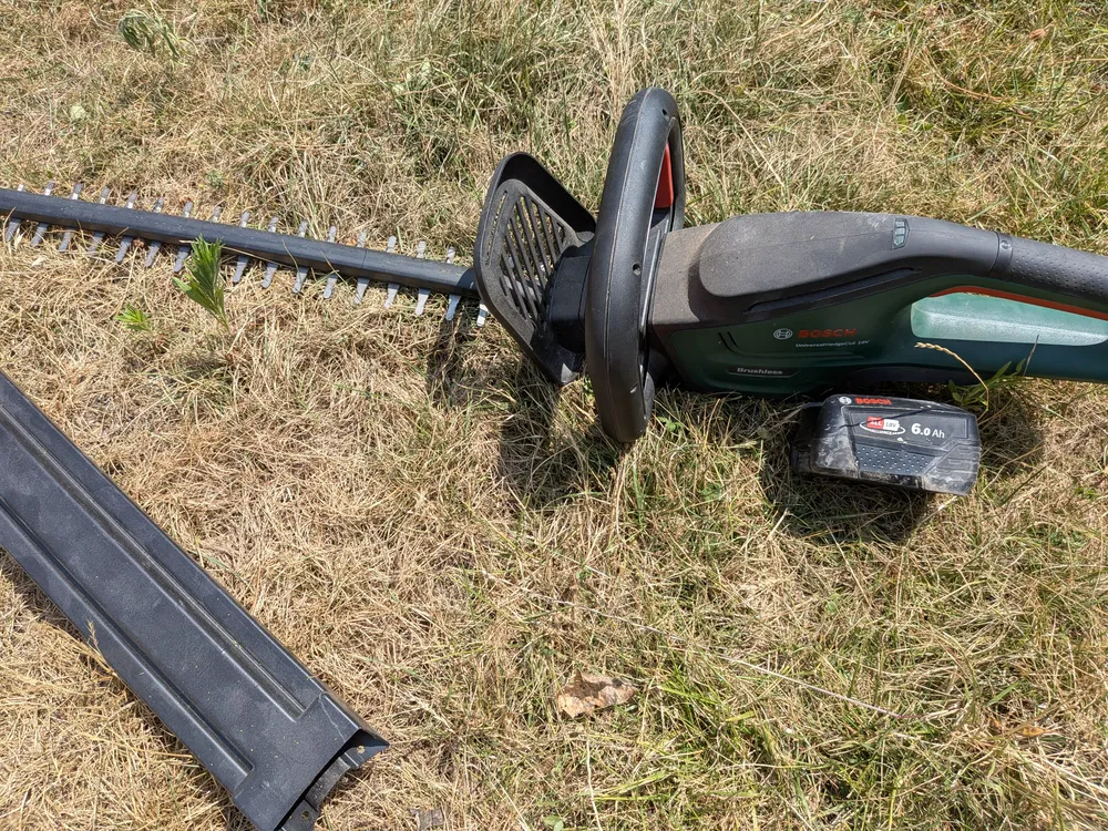 Taille-haies sans fil Bosch UniversalHedgeCut 18V-50, photo 3 prise par Marwane