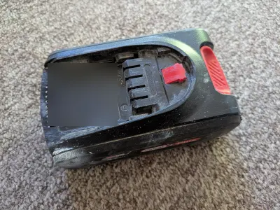 Batterie Bosch Home and Garden PBA 18V 4,0 Ah W-C Power Plus, photo 5 prise par Marwane