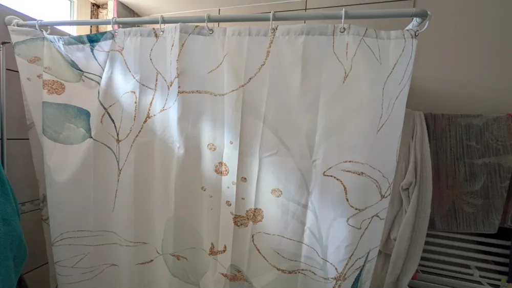 Rideau de douche motif feuilles (240 x 180), photo 2 prise par Marwane