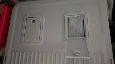 Bac à litière fermé en inox Marchul, photo 2 prise par Marwane