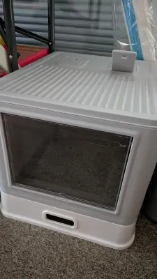 Bac à litière fermé en inox Marchul, photo prise par Marwane