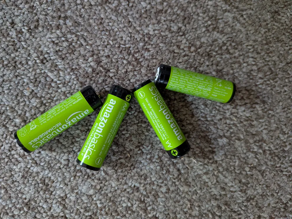 Piles rechargeables AA Amazon Basics 2 000 mAh (lot de 12), photo 1 prise par Marwane