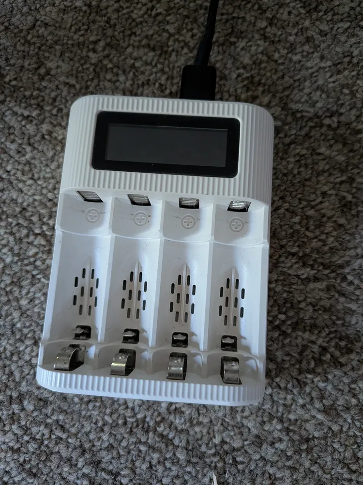Chargeur de piles EBL à écran LCD (4 emplacements, USB-C), photo 2 prise par Marwane