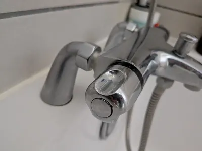 Mitigeur thermostatique de douche Uten (raccord 1/2", laiton), photo 3 prise par Marwane