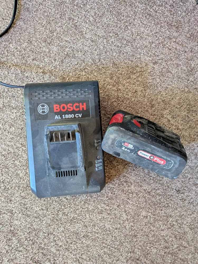 Chargeur rapide Bosch BHZUC18N (Power for All 18V), photo 1 prise par Marwane