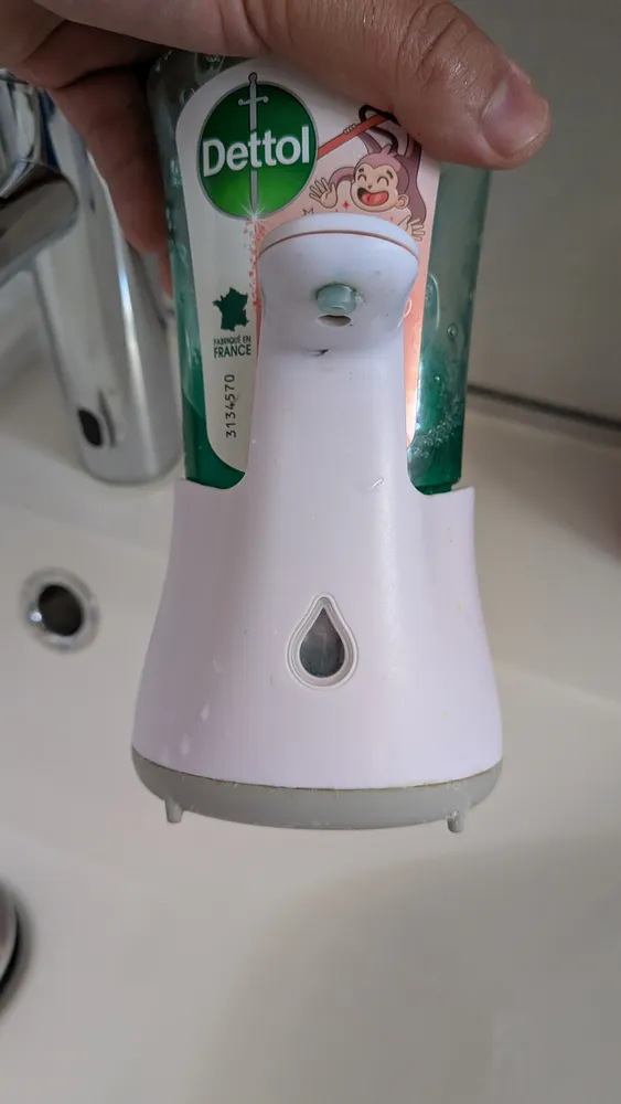 Dettol No-Touch Kit distributeur automatique de savon (avec 2 recharges), photo 4 prise par Marwane