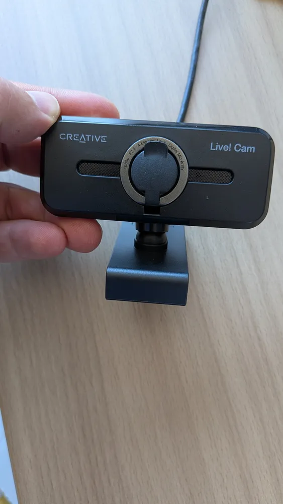 Creative Live! Cam Sync 1080p V2 (webcam USB grand angle, cache de confidentialité), photo 2 prise par Marwane