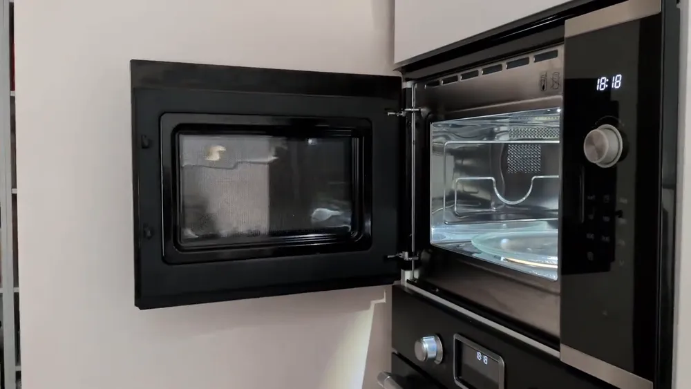 Micro-ondes encastrable Bosch BFL523MS1F (Série 4), vidéo 1 filmée par Marwane