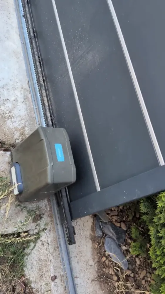 Motorisation de portail coulissant connectée Avidsen Orea Connect, vidéo 1 filmée par Marwane