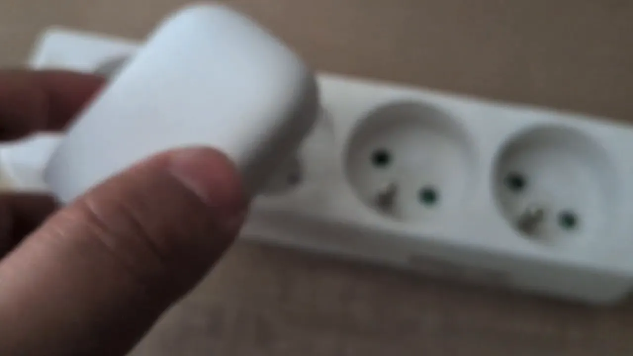 Chargeur secteur USB-C 30W Belkin (Power Delivery, PPS), image de la vidéo filmée par Marwane