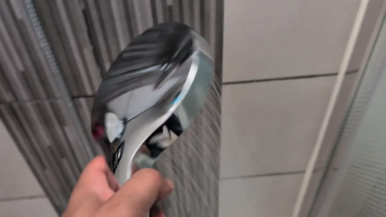 Pommeau de douche haute pression Grifema (4 jets), image de la vidéo filmée par Marwane